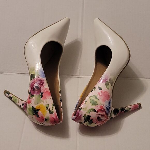 CHRISTIAN SORIANO FOR PAYLESS FLORAL HEELS PUMP - Picture 13 of 16
